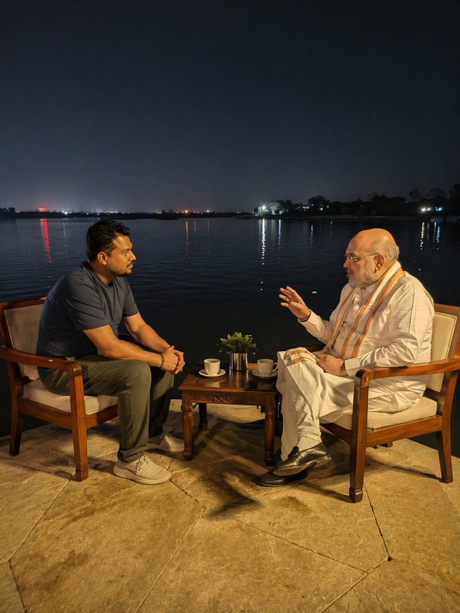 Varun08030636's tweet photo. बंगाल और अन्य राज्यों के चुनाव के बारे में कोई बात नहीं हुई,,
😀😀🤣  @AmitShahOffice @PMOIndia @AmitShahOffice
Hannu Rajput Hiranchhipa ke द्वारा मिलना हुआ 🤣 https://t.co/PAoXOCLHGH