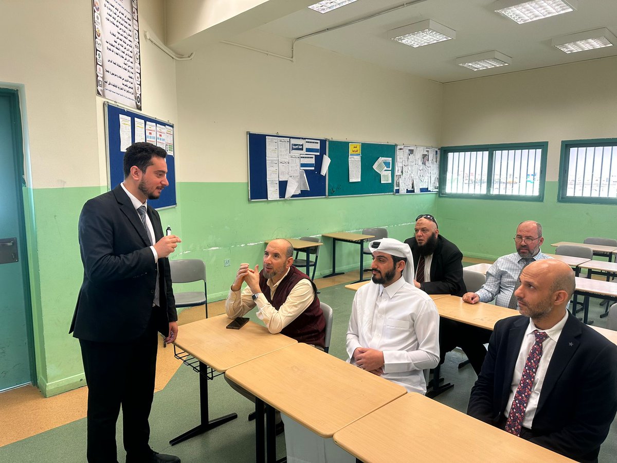 obzschool's tweet photo. جانب من  الورشة التدريبية المتخصصة في توظيف الذكاء الاصطناعي في تعليم الرياضيات، قدّمها الأستاذ ماجد القيسي،اليوم الثلاثاء 2026/4/7  لتطوير مهارات معلمي القسم في استخدام التقنيات الحديثة لتعزيز الفهم والتحصيل لدى الطلبة، ودمج الأدوات الذكية في العملية التعليمية بأساليب مبتكرة . https://t.co/87LMXze1eQ