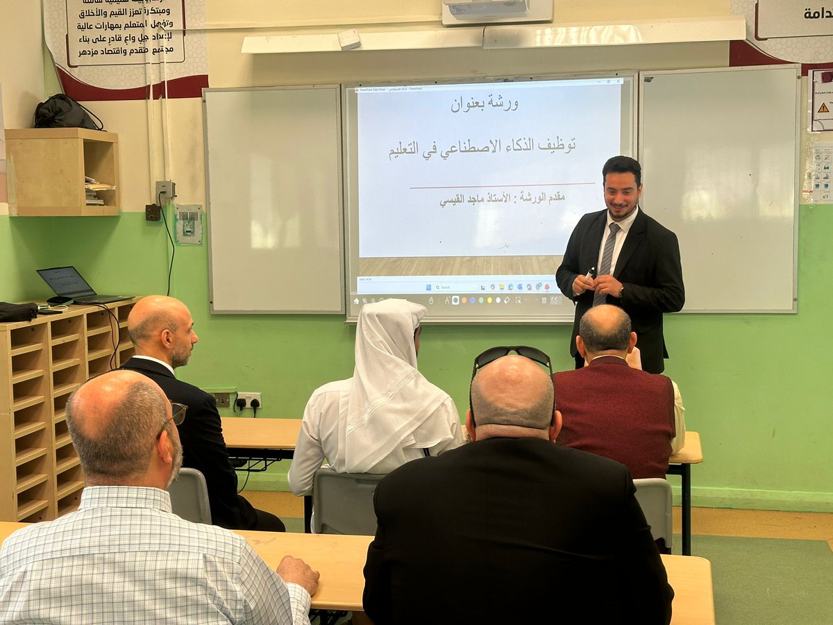 obzschool's tweet photo. جانب من  الورشة التدريبية المتخصصة في توظيف الذكاء الاصطناعي في تعليم الرياضيات، قدّمها الأستاذ ماجد القيسي،اليوم الثلاثاء 2026/4/7  لتطوير مهارات معلمي القسم في استخدام التقنيات الحديثة لتعزيز الفهم والتحصيل لدى الطلبة، ودمج الأدوات الذكية في العملية التعليمية بأساليب مبتكرة . https://t.co/87LMXze1eQ