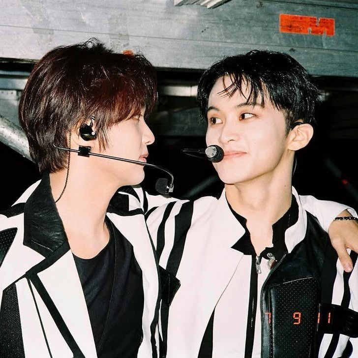 ѕιиεfℓσωεя ϟ нοℓο²'²⁷ tweet media