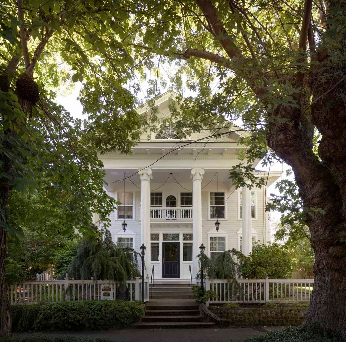 OneKindesign's tweet image. Historic landmark home revival gets a ‘haunted house vibe’ in Seattle
onekindesign.com/historic-landm…