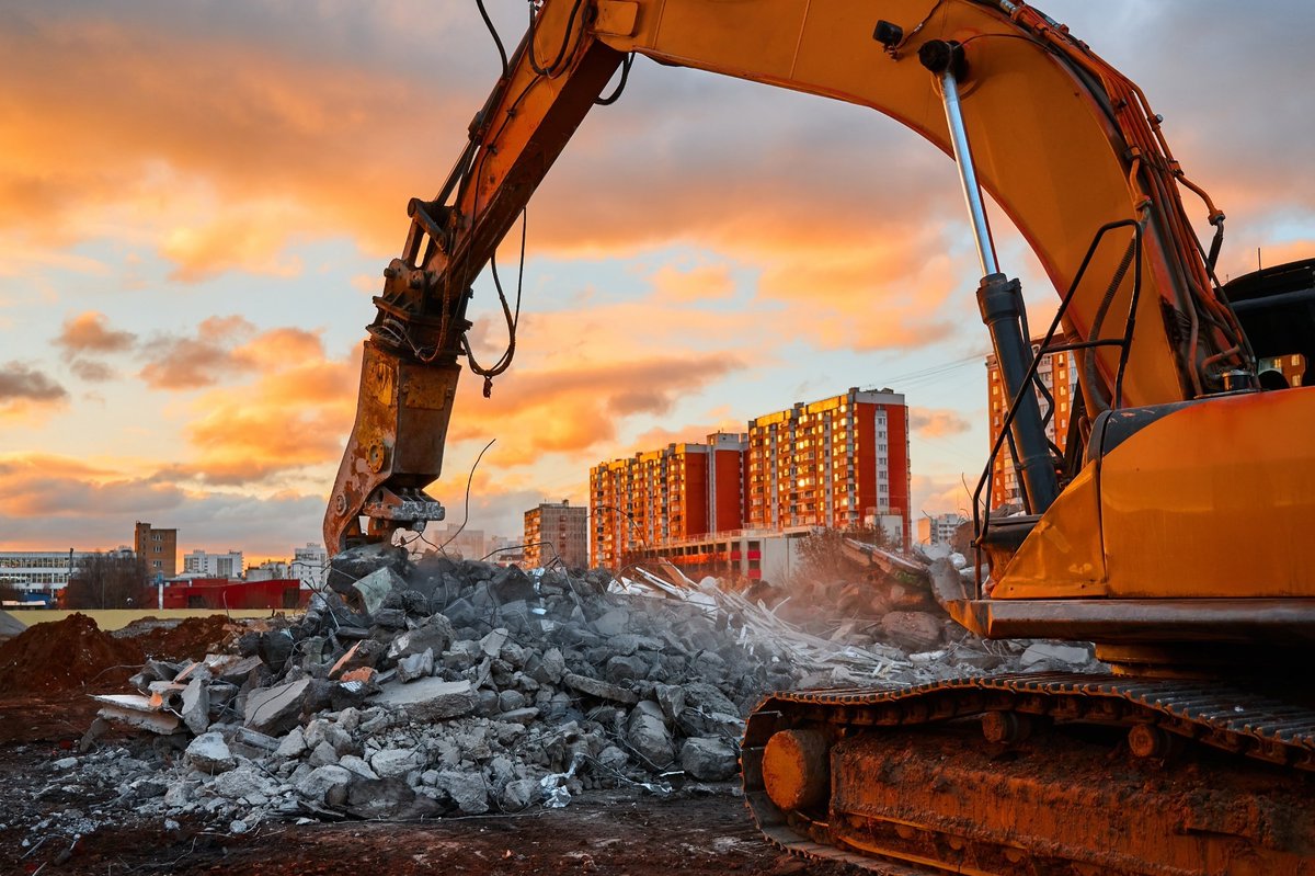 AZoBuild's tweet photo. Can we recycle cement without sacrificing strength? A new review explores the latest work exploring how industrial waste and demolition debris might transform concrete. https://t.co/qudiU31Q5p https://t.co/3bRJqBw0jU