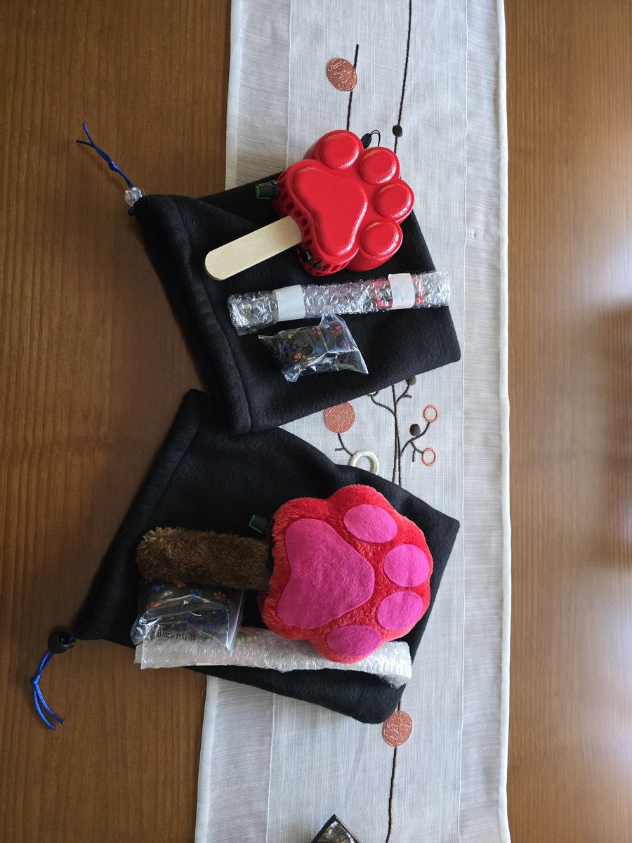 Stock disponible para ibercon.
Incluye bolsa+cargador/medidor bateria+correa 
Version plastico 45€
Version peluche 50€