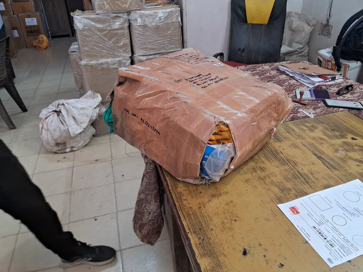 satya75pu's tweet photo. Many of my items are missing. My experience with India Post has been very bad in this incident. I’m extremely disappointed—this kind of issue seems common, and no one is held responsible. Place- Narsinghpur HO, M.P.
#IndiaPost 
#Complaint 
#ParcelIssue 
#CustomerExperience https://t.co/gOW6JldvUD