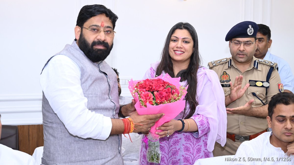 Lakshmirajbjp's tweet photo. आज उत्तर प्रदेश विधान मण्डल की विनियमन समीक्षा समिति द्वारा जनपद #गौतमबुद्धनगर के विभिन्न विभागों की समीक्षा बैठक में, समिति के माननीय सभापति आदरणीय Ashwini Tyagi जी की अध्यक्षता में सम्मिलित हुआ।
#BharatiyaJanataParty #DevendraSinghLodhi #mlaSikandrabad #जनसेवा #समीक्षा_बैठक https://t.co/KMgINP0Qgh