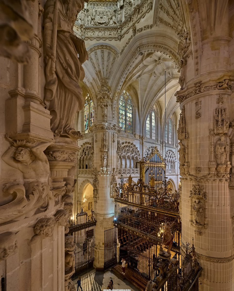 No es Italia. No es Bélgica. No es Inglaterra. No es Grecia

Es la catedral de Burgos (España)
