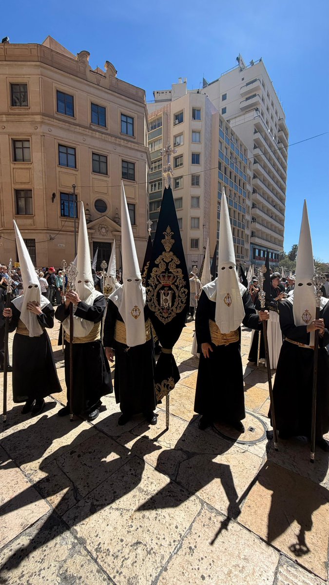 Sagrado Descendimiento tweet media