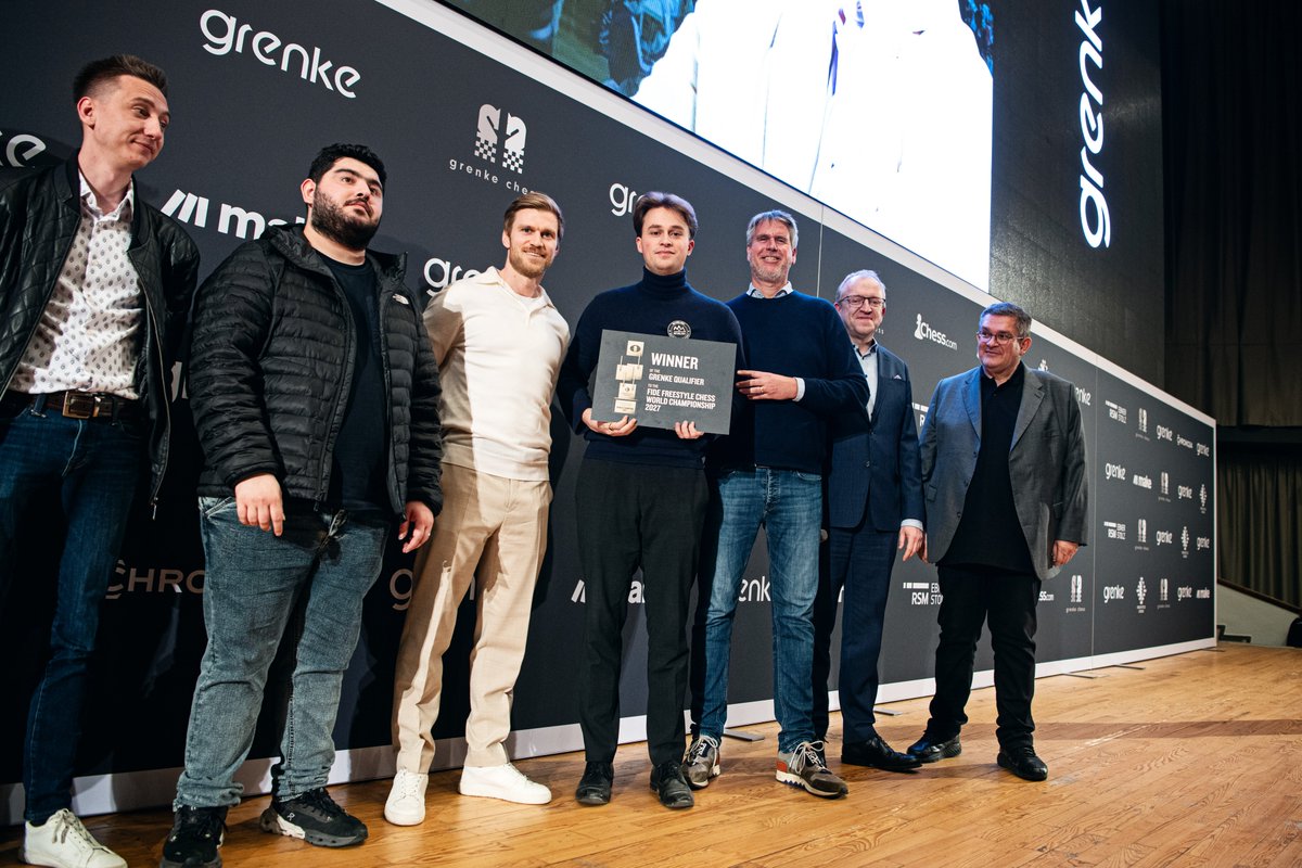 chesscom_de's tweet photo. GM Vincent Keymer gewinnt das Grenke Chess Freestyle Open &amp; qualifiziert sich für die WM 2027!

IM Dinara Wagner holt den 3. Frauenplatz und erhält ein Ticket für die Frauen-WM 2026!

Wir gratulieren Dinara &amp; Vincent!

📸Stev Bonhage/Freestyle Chess https://t.co/EgLibrLlN2