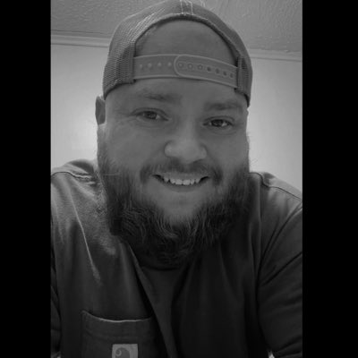 ᗩᗩᖇOᑎ tweet media