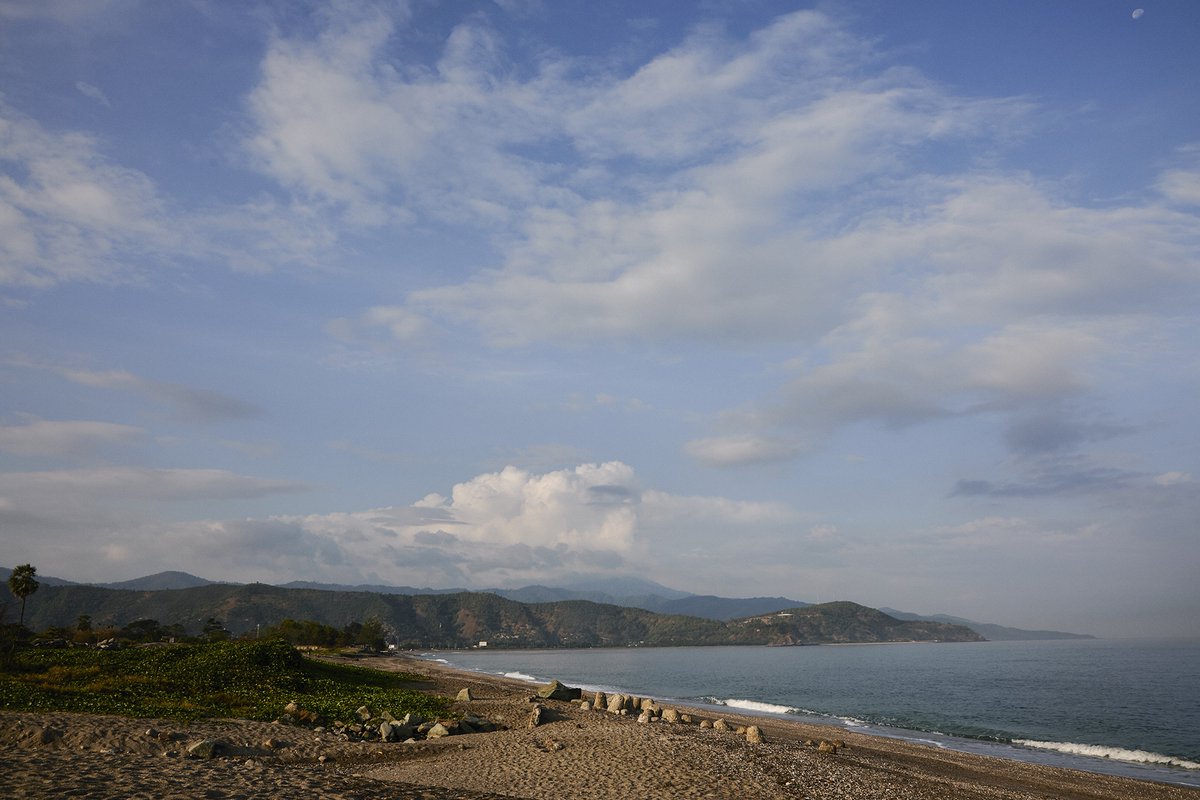 AubreyBelford's tweet image. This empty lot in Timor-Leste, a small poor country in Southeast Asia, was meant to be the site of a luxury "blockchain theme resort" that was being promoted last year by a new, politically connected crypto network called AB. 

Turns out the majority owner of the project's local