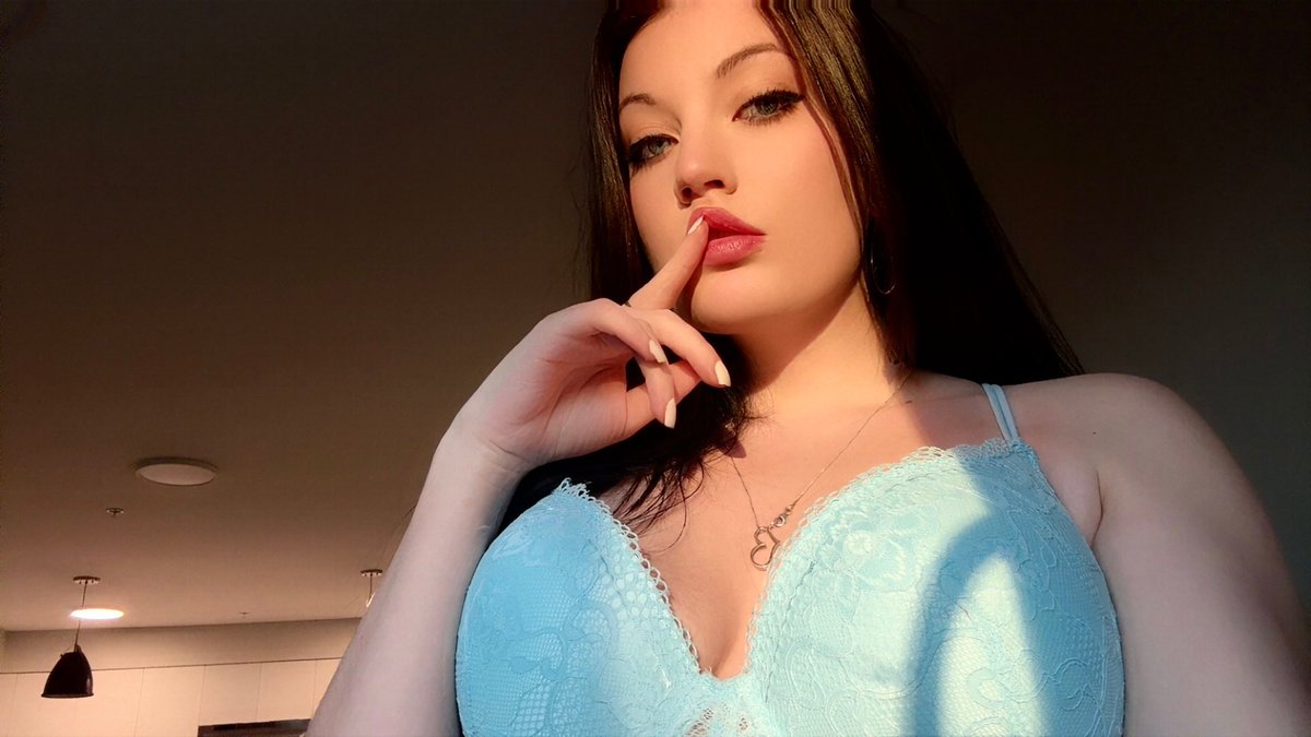 OF QUEENS HUB 🥵🍑🎉 tweet media