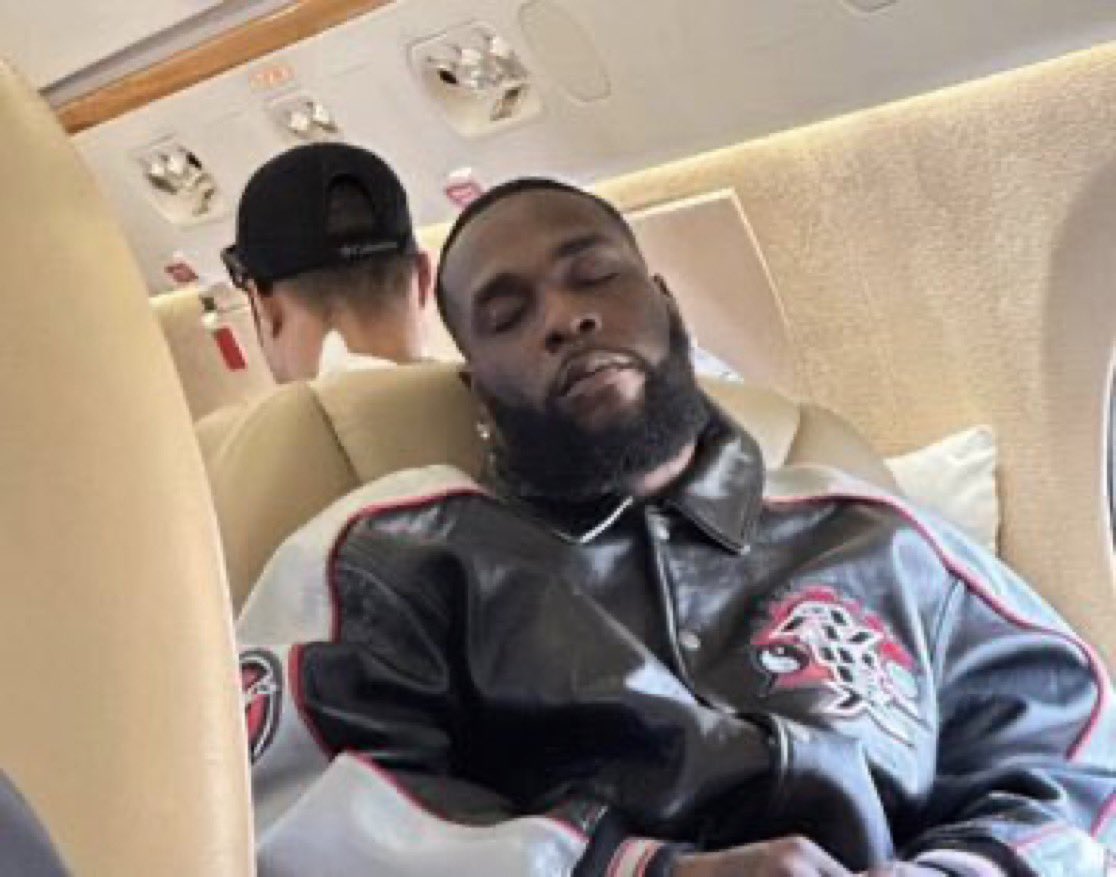 bigwizarrdd's tweet image. Burna boy When he sees:

DJ TUNEZ w/ Wizkid                   DJ TUNEZ alone