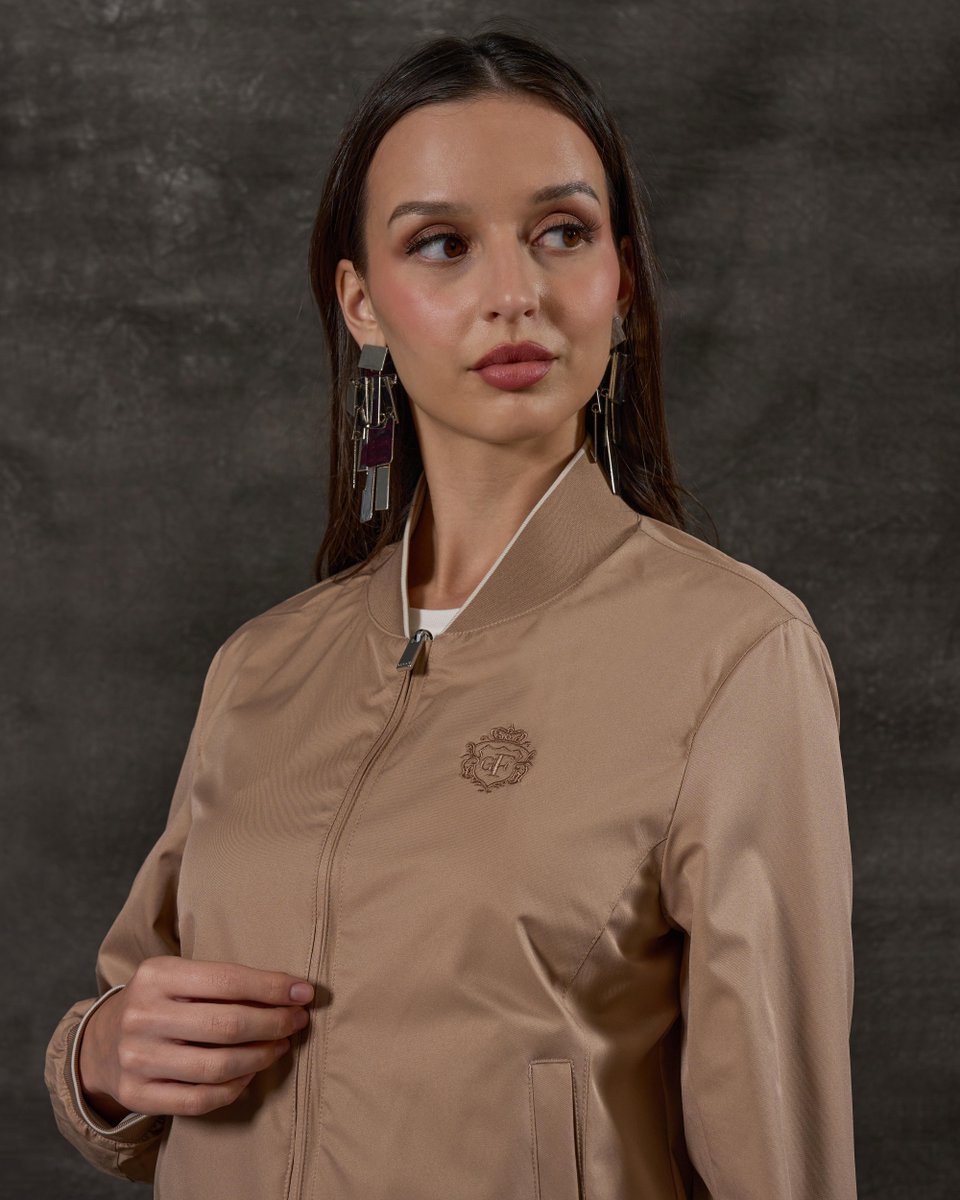 GFerreOfficial's tweet photo. Warm neutrals soften the silhouette with effortless sophistication. #GianfrancoFerre #UrbanNeutrals https://t.co/qBIUylghJX