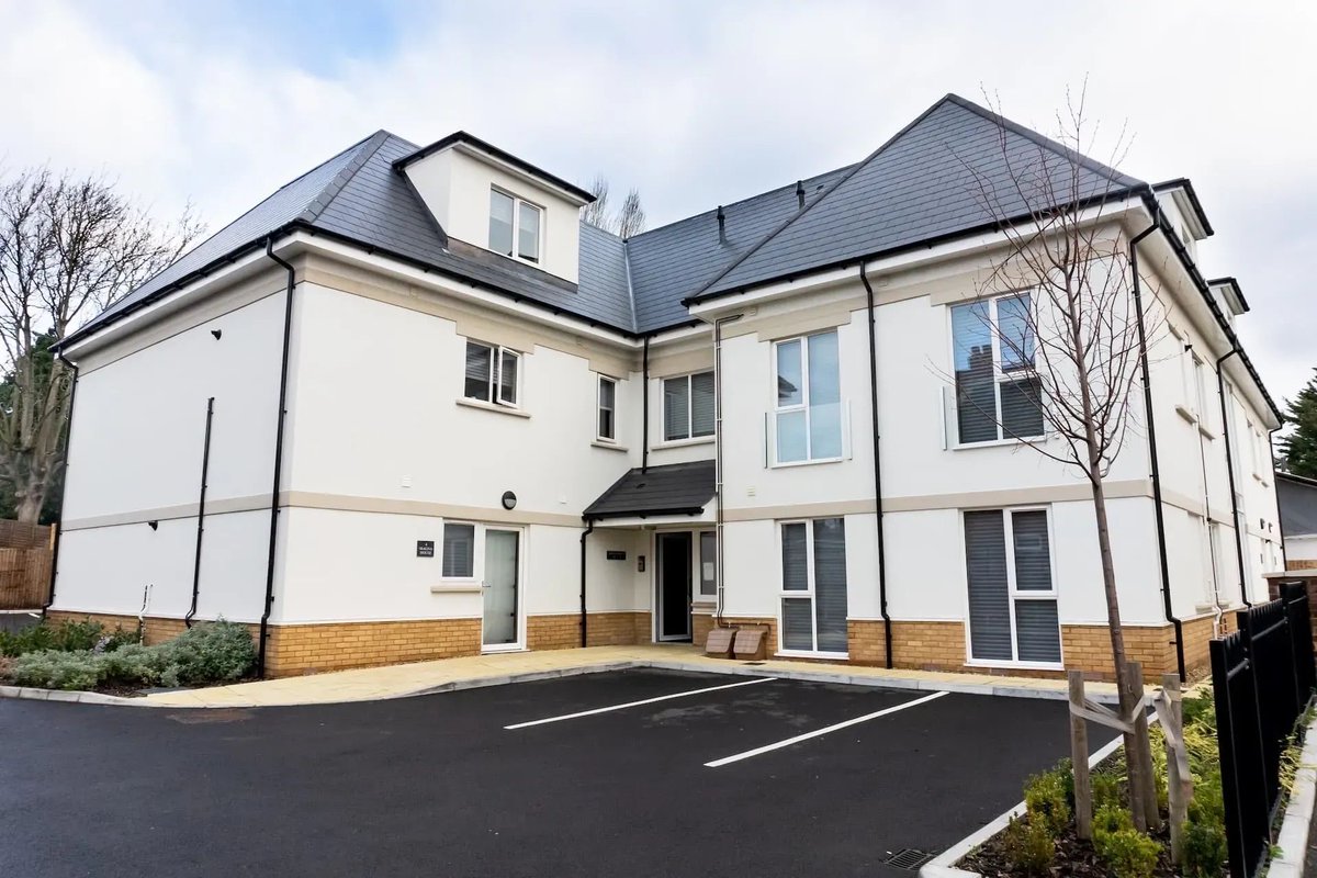 staylets1's tweet image. With self-check-in, an unstaffed property, a kitchen and quality WiFi connectivity, our #apartments in #Surrey offer the flexibility, security and privacy that the travelling guest is searching for 🧡

View our units and book conveniently online buff.ly/7MqU3Xw

#StayLets