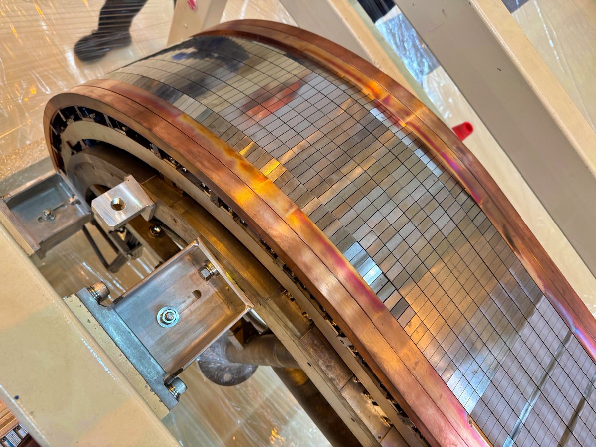 kenichirouchida's tweet image. フュージョンエネルギー（核融合）の視察に行ってきました。

正直、「未来の話」だと思っていましたが違いました。

すでに
👉 国家間の産業競争
が始まっています。

そして驚いたのは
大企業ではなく
中小企業の技術が支えているという現実。

板橋区の企業も関わっています。