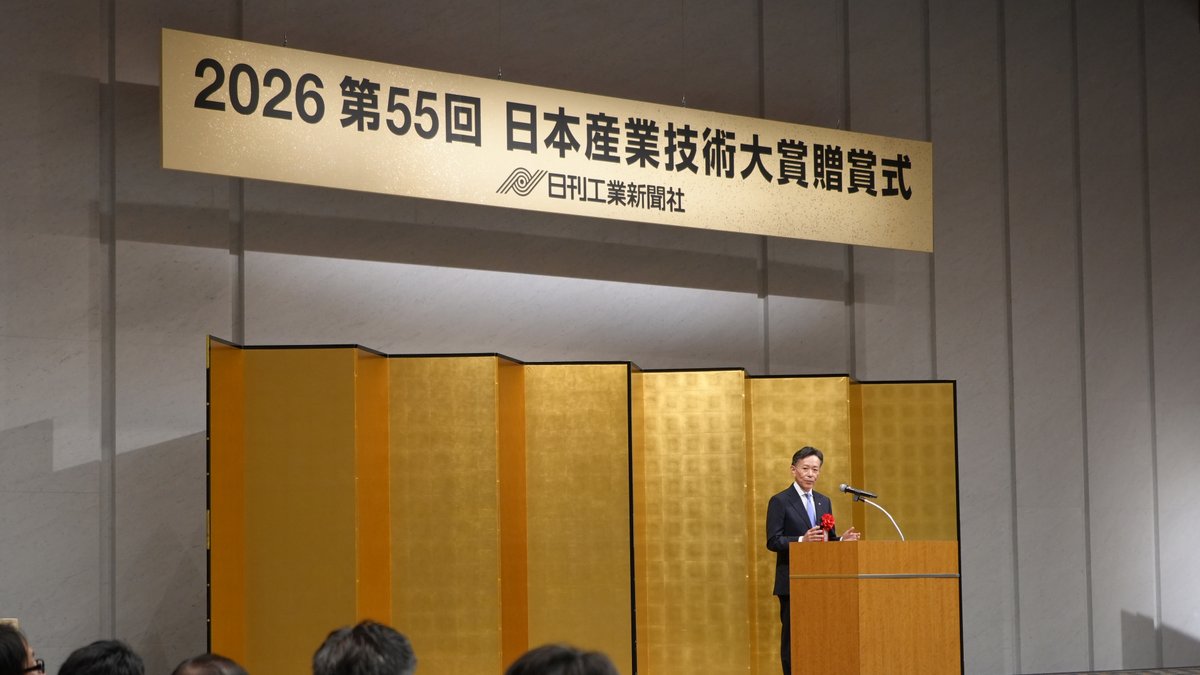 Hitachi_Japan's tweet photo. 日立は #第55回日本産業技術大賞 で内閣総理大臣賞を受賞。
#AI を活用した、サステナブルな物流のための配送・倉庫・EV充電の統合計画技術が評価されました。
流通業や製造業に展開し、フロントラインワーカーの現場革新に貢献します。
詳しくは👉https://t.co/tHgtr2b1X9 https://t.co/GZlExbBOFB