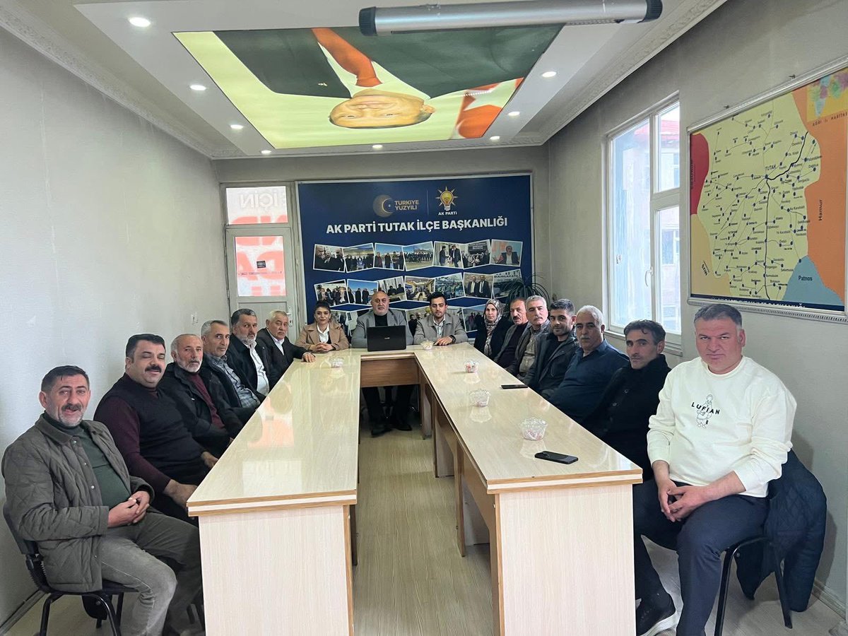 akpartitutak's tweet photo. İlçe Başkanımız Sayın @mehmetsayan04 başkanlığında, haftalık olağan yönetim kurulu toplantımız gerçekleştirildi.
Toplantıda, teşkilat çalışmalarımız değerlendirilerek önümüzdeki süreçte yapılacak faaliyetler istişare edildi. Mahalle ve saha çalışmalarımız ele alındı. #Tutak https://t.co/aseiOP08b5