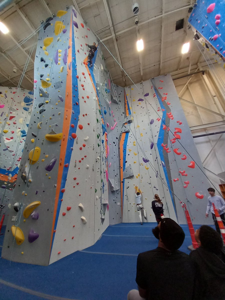 PeaceIncSyr's tweet image. "The only good reason to climb is to improve yourself."  🧗⛰️

Our Littles and their Big mentors recently spent an exciting afternoon at Central Rock Gym Syracuse, pushing themselves to reach new heights—literally and figuratively! 

#BeBigger #BBBS #PEACEIncSyr
