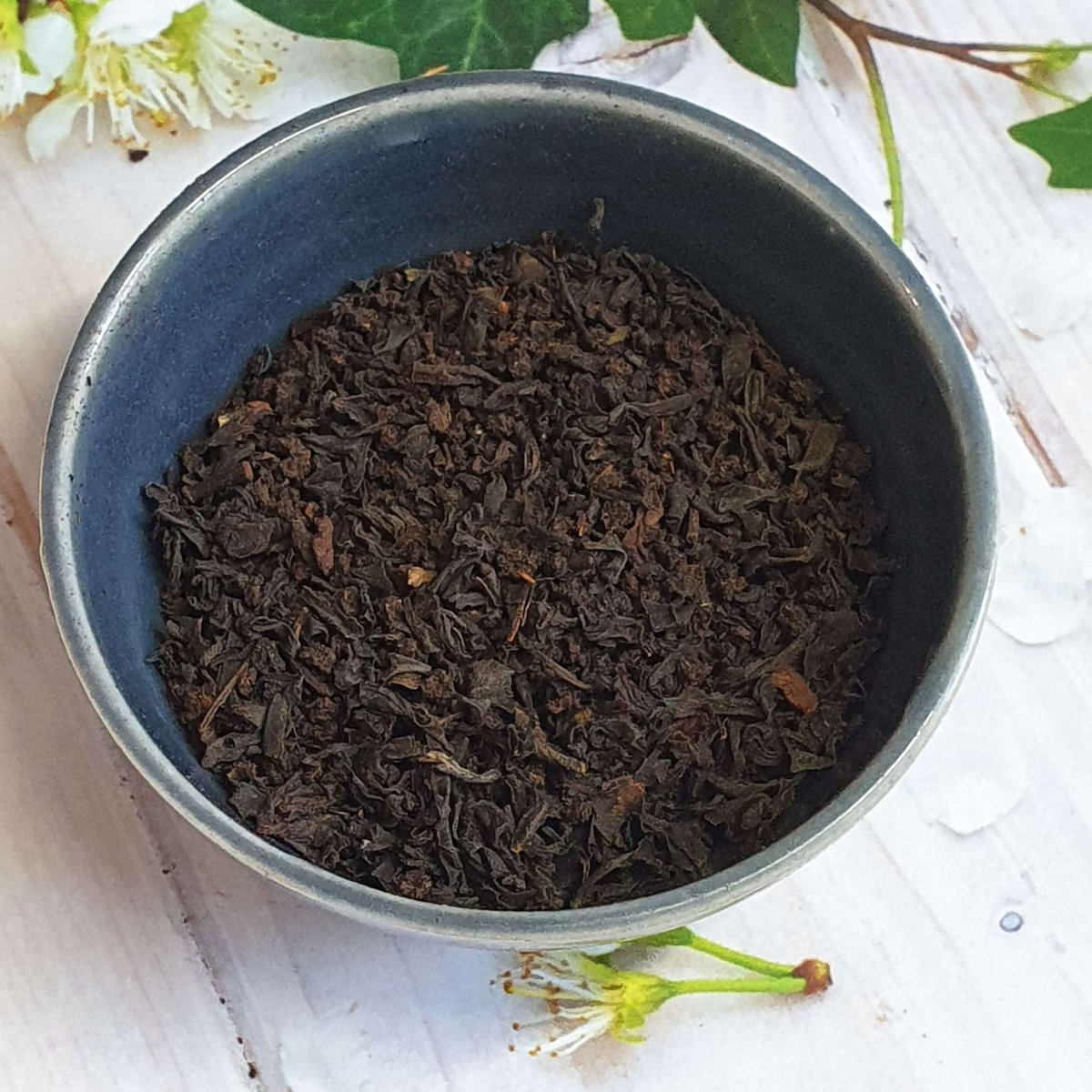 HighlandTeaBox's tweet photo. Discover our Signature Highland Afternoon Blend — pure provenance, bold flavour.  Notes of malt, heather and a clean, lingering finish. A blender’s note: I chose each tea for its unique flavour and aroma.  ☕️🌿 

#HighlandTea #ArtisanBlend #TeaLovers #GiftIdeas. https://t.co/aXT98eaxlR