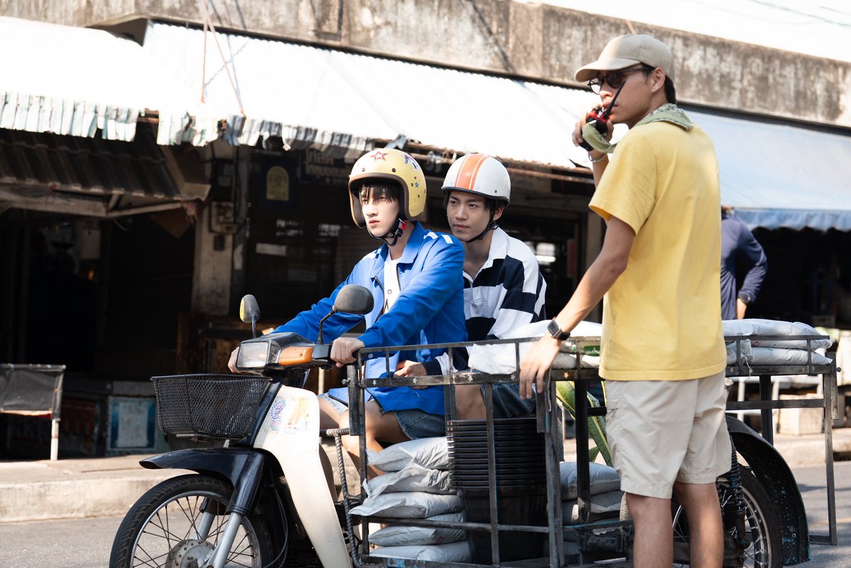 When Oranges Fall 🍊 tweet media