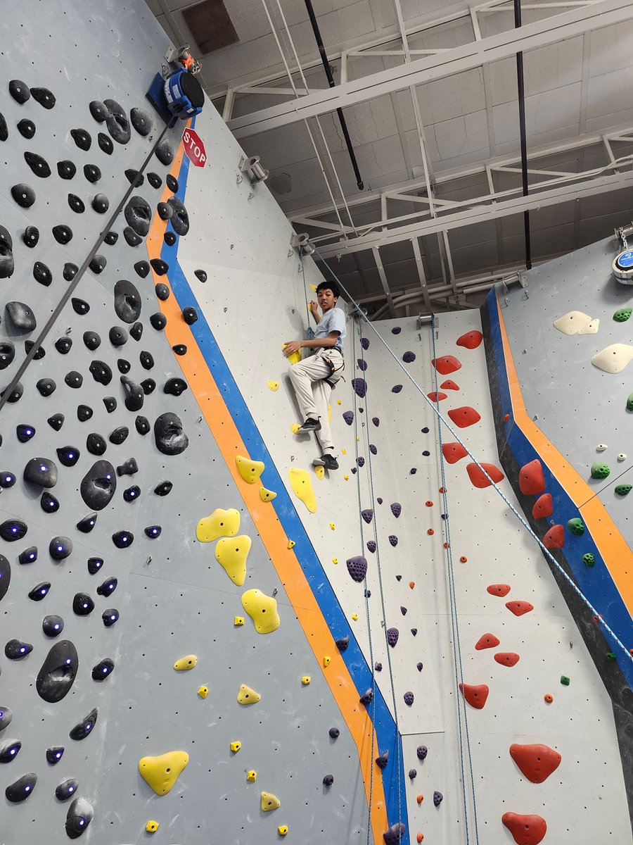 PeaceIncSyr's tweet image. "The only good reason to climb is to improve yourself."  🧗⛰️

Our Littles and their Big mentors recently spent an exciting afternoon at Central Rock Gym Syracuse, pushing themselves to reach new heights—literally and figuratively! 

#BeBigger #BBBS #PEACEIncSyr