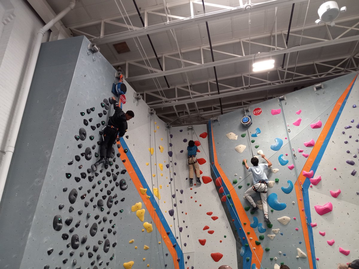 PeaceIncSyr's tweet image. "The only good reason to climb is to improve yourself."  🧗⛰️

Our Littles and their Big mentors recently spent an exciting afternoon at Central Rock Gym Syracuse, pushing themselves to reach new heights—literally and figuratively! 

#BeBigger #BBBS #PEACEIncSyr