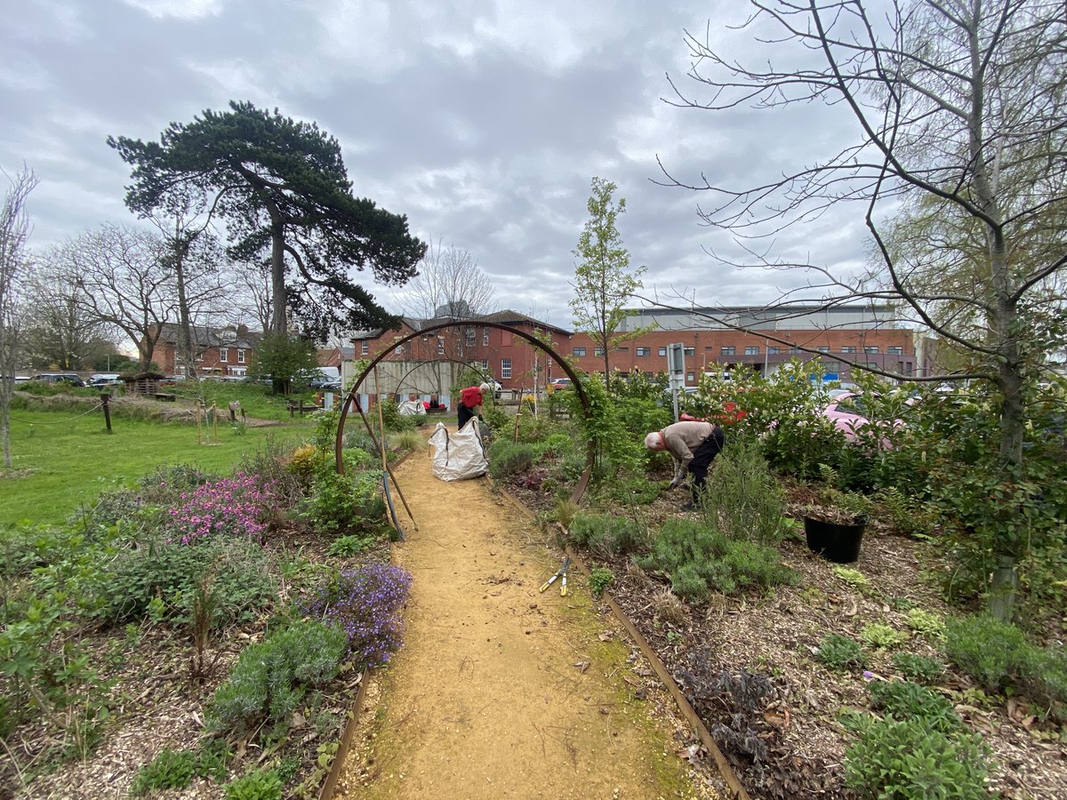 GMS_facilities's tweet photo. 🌷 Huge thanks to our amazing volunteers 🌷

They’ve been caring for the Baby Loss Garden, helping keep it calm, beautiful and welcoming for all who visit. Their time and kindness make a real difference, and we’re so grateful 💚

More blooms to come 🌿✨ https://t.co/PCFtvHTXyT