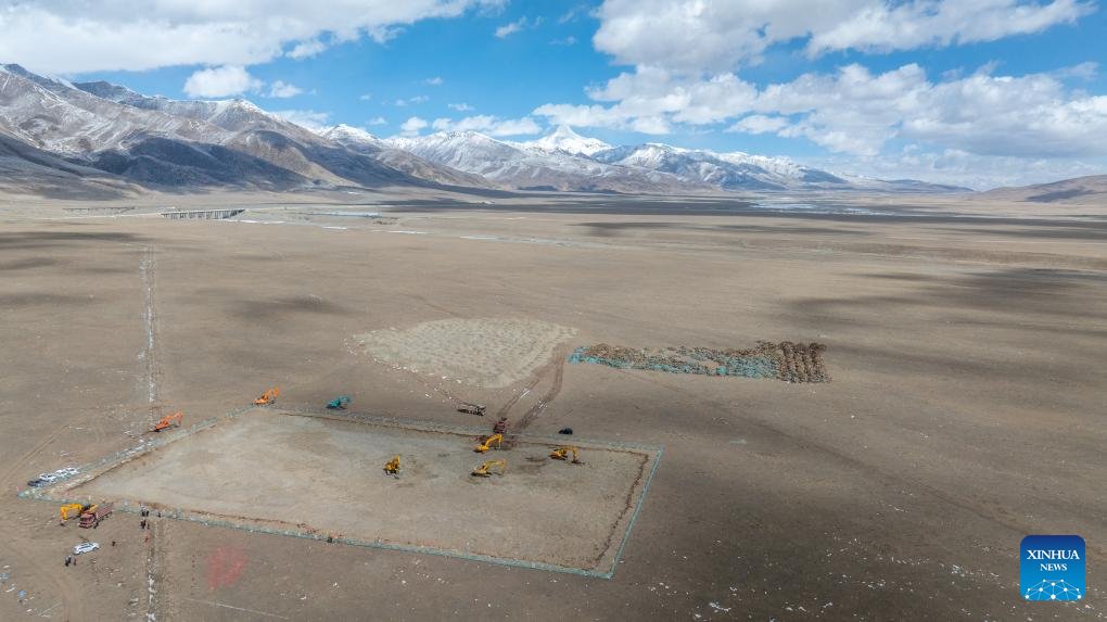 VoiceofPD's tweet image. China General Nuclear Power Group (CGN) announced on Monday that construction of a 50 MW trough-based concentrated #solarpower plant at an altitude of 4,550 meters started in SW China's #Xizang Autonomous Region.
Read full: facebook.com/WeAreChinaVide…