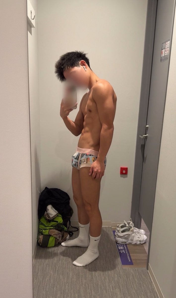 Lo_kkki's tweet photo. 親知らず抜いて顔パンパン🥺 https://t.co/eJ3k80Cj1t
