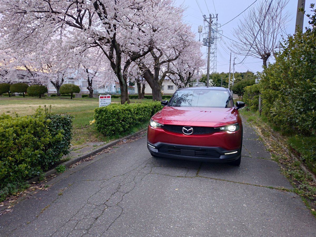 white_stone_rs's tweet image. お疲れ様です。😄
昨日仕事終わりに、ウォーキングしつつも、撮影。🌸
🤬2年前も同じ場所でCX-60の撮影してました。
60はまた乗りたいなぁ。
#MX30 #RotaryEV #CX60