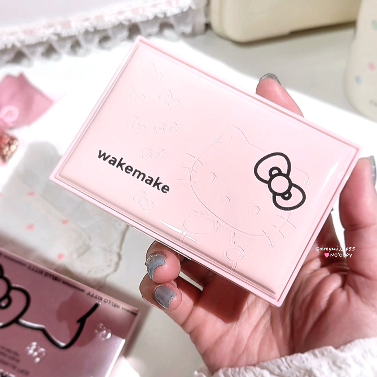 Gamyuibabi's tweet image. Wakemake คลอนี้โดนเส้นสุดสุด🎀🐰 
แพ้ทางอะไรแบบนี้เว่ยแก ตลับน่ารักมาก โทนสีใดๆคือมันน่ารักไปหมดอยากเก็บทั้งคลอเลยจะบล้าาาาาา หื้อ

#wakemake #wakemakeeyeshadow #wakemakexhellokitty