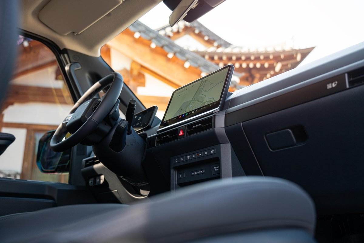 Kia_Worldwide's tweet image. As color returns with the season, the PV5 becomes part of the moment.

#Kia #PBV #PV5 #MovementThatInspires