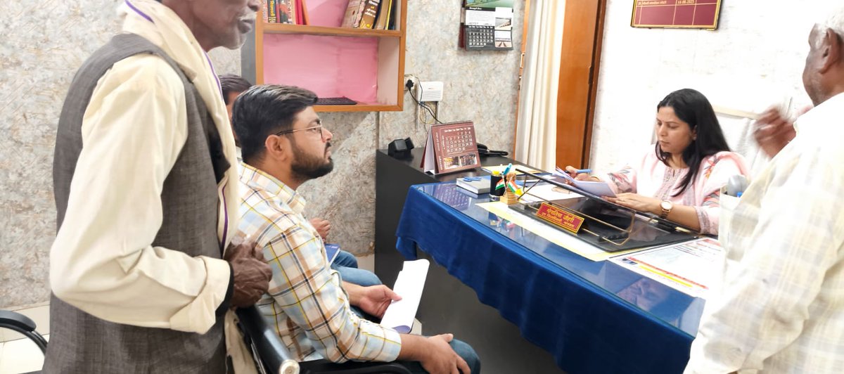 PCSMonalisa's tweet photo. आज दिनांक 07.04.2026 को तहसील नानपारा में आये आमजनमानस की समस्याओं को सुना गया एवं सम्बन्धित अधिकारियों/कर्मचारियों को तत्काल नियमानुसार कार्यवाही हेतु निर्देशित किया गया।
@Akshay1_ias @DMBahraich @bahraichpolice @InfoDeptUP @UPGovt @CMOfficeUP @myogiadityanath @dio_5402 https://t.co/Kb4SR0i6By