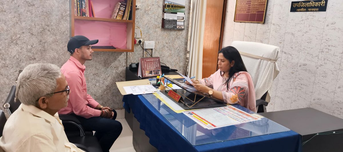 PCSMonalisa's tweet photo. आज दिनांक 07.04.2026 को तहसील नानपारा में आये आमजनमानस की समस्याओं को सुना गया एवं सम्बन्धित अधिकारियों/कर्मचारियों को तत्काल नियमानुसार कार्यवाही हेतु निर्देशित किया गया।
@Akshay1_ias @DMBahraich @bahraichpolice @InfoDeptUP @UPGovt @CMOfficeUP @myogiadityanath @dio_5402 https://t.co/Kb4SR0i6By