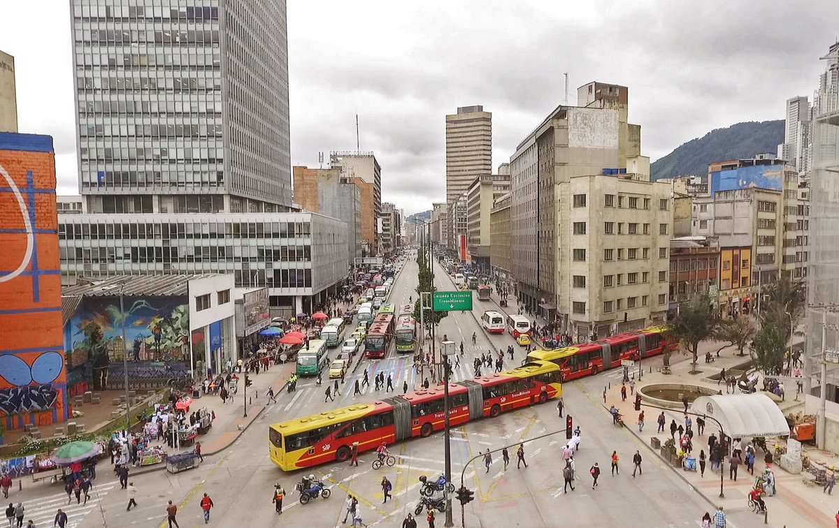 TransMilenio's tweet photo. ¡Buenos días! 🌅
Hoy es un buen día para empezar con actitud positiva y buena vibra. ✨
Un pequeño gesto puede alegrarle el día a alguien más.🤗
Desde #TransMi te deseamos un feliz día y un excelente recorrido. 🙌✨ https://t.co/6aLqGMAI6Z