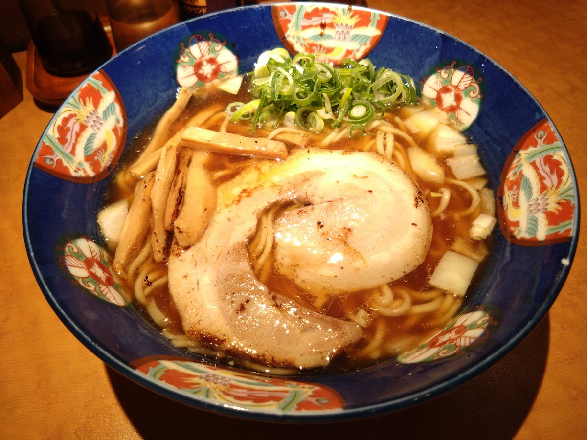 某店の煮干しらーめん🍜
バカ舌なので煮干しの味が分からんかったw