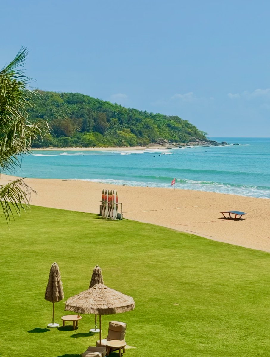 GoSanyaOfficial's tweet image. 🌴 Sanya beach vibes: grass, palm umbrellas, surfboards &amp;amp; turquoise waves. Pure tropical relaxation. ☀️🏖️ #Sanya #BeachParadise #SurfAndChill