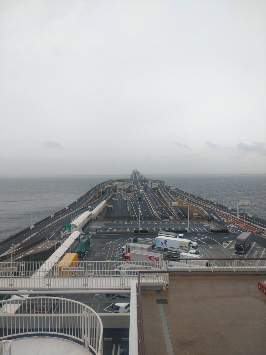 You68532121's tweet photo. 海ほたる 大しけ https://t.co/e8gCjXCtJo