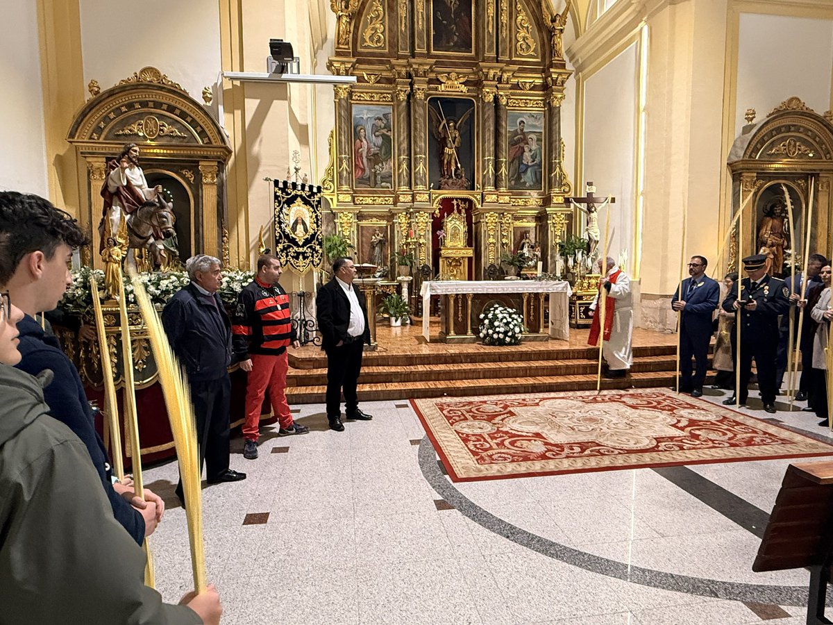 Aunque la Semana Santa terminó, ¡nos resistimos a despedirnos sin compartir estas imágenes! ✝️

Nuestros concejales <a href="/MiguelAFlores_/">Miguel Ángel Flores</a> y <a href="/BlancaOrozco_3/">Blanca</a> han vivido todos los actos con mucha emoción, acompañados por amigos, afiliados y nuestros vecinos de #Azuqueca