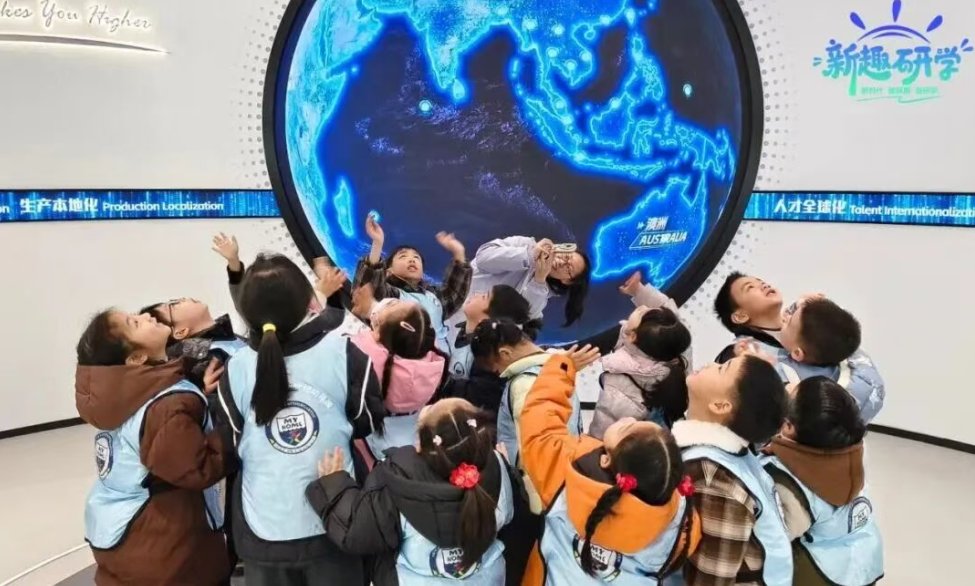 SIPnewscenter's tweet image. Soak up the beauty of spring at Peach Blossom Island on Jinji Lake🌸, cycle and camp around Yangcheng Lake🚲⛺, explore museums and local companies on study tours🏛 and enjoy lively markets and events at malls🛒🛍…

During the six-day #springbreak and #QingmingFestival holiday,
