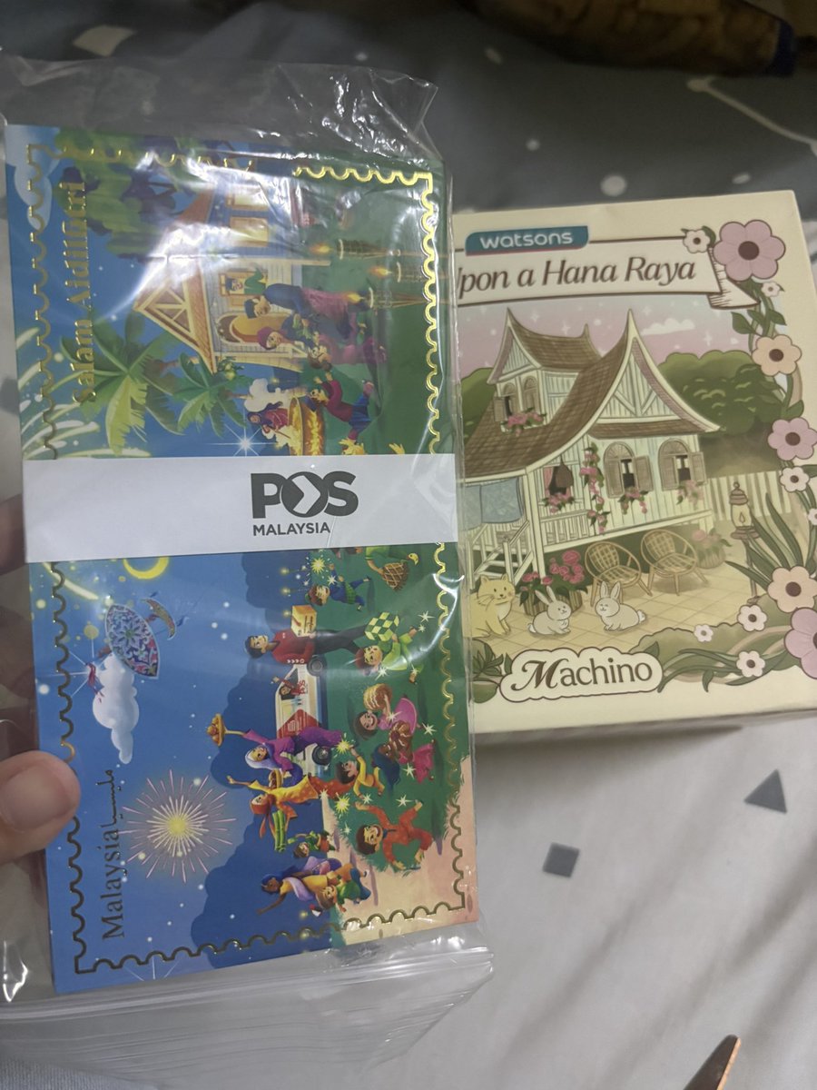 rinrinrosman's tweet photo. late review sbb abg spx raya dulu baru hantar parcel but thank you @perksofmcfly for the raya giveawayyy!!!kita guna the sampul next year okay! and thank you for securing my #LiSAinKL ticketssss. serious the best ts ever. nak gatekeep tp tak boleh hahaha 😝 @littlelight05_ https://t.co/3C0VD6c93u