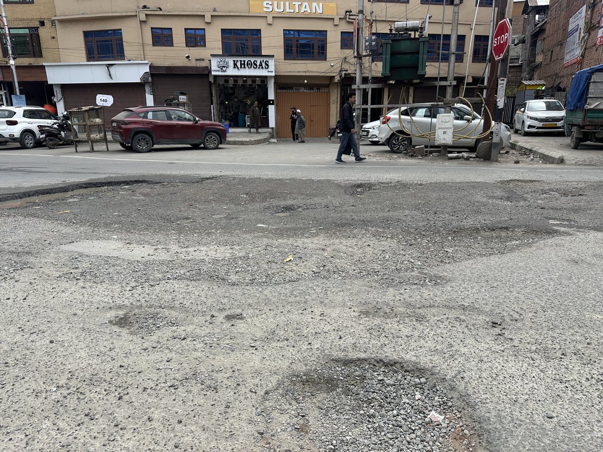 KashmirLife's tweet image. Srinagar: Potholes Resurface Across Roads

#KashmirLife’s #AsrarSyeed captured resurfaced #potholes across several #Srinagar roads, causing daily inconvenience to commuters, slowing #traffic movement, and raising concerns over road conditions across the #city. See photos