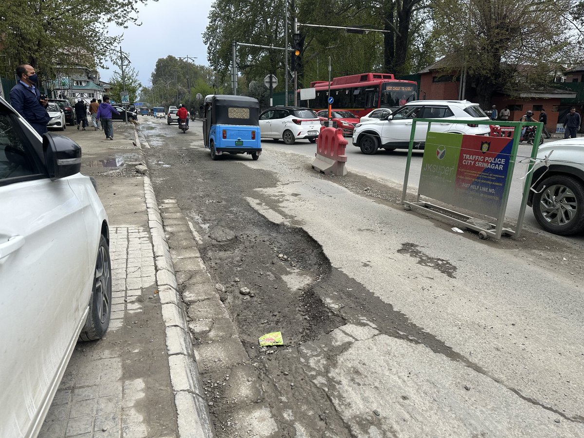 KashmirLife's tweet image. Srinagar: Potholes Resurface Across Roads

#KashmirLife’s #AsrarSyeed captured resurfaced #potholes across several #Srinagar roads, causing daily inconvenience to commuters, slowing #traffic movement, and raising concerns over road conditions across the #city. See photos