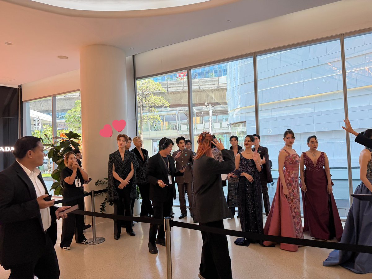 photounofficial tweet media