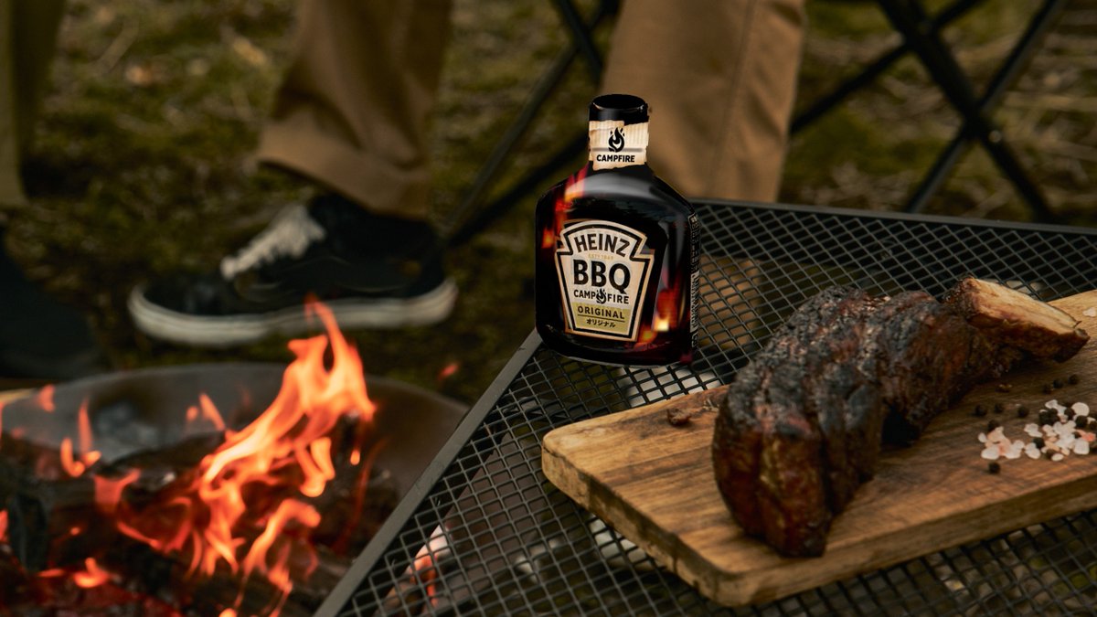HeinzJapan's tweet photo. ／​
「HEINZ BBQ CAMPFIRE」新登場🔥​
＼​

ハインツ初！日本仕様のBBQソースがMakuakeにて先行販売開始✨

控えめな甘さ＋強めの酸味＋焚火のようなほのかな薫りのソース。

焼き上がり直前の豚バラ肉にソースを絡めて炙る「二度焼き」で、豚バラ肉がBBQの主役に！

詳細はリプライ欄から👇 https://t.co/FH3qqXESPo