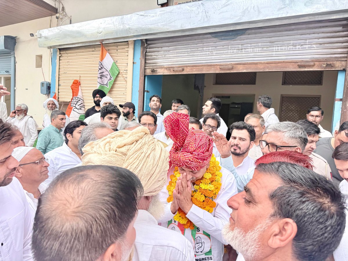 raonarenderinc's tweet image. आज 📍 तावड़ू अनाज मंडी के दौरे के दौरान किसानों व आढ़तियों की समस्याएं सुनीं और संबंधित अधिकारियों से फोन पर बात कर तत्काल समाधान के निर्देश दिए।

वहां मौजूद किसानों ने MSP पर खरीद में देरी, सीमित खरीद, लिफ्टिंग न होने से भुगतान अटकने, बायोमेट्रिक व ट्रैक्टर ट्रॉली वेरिफिकेशन और