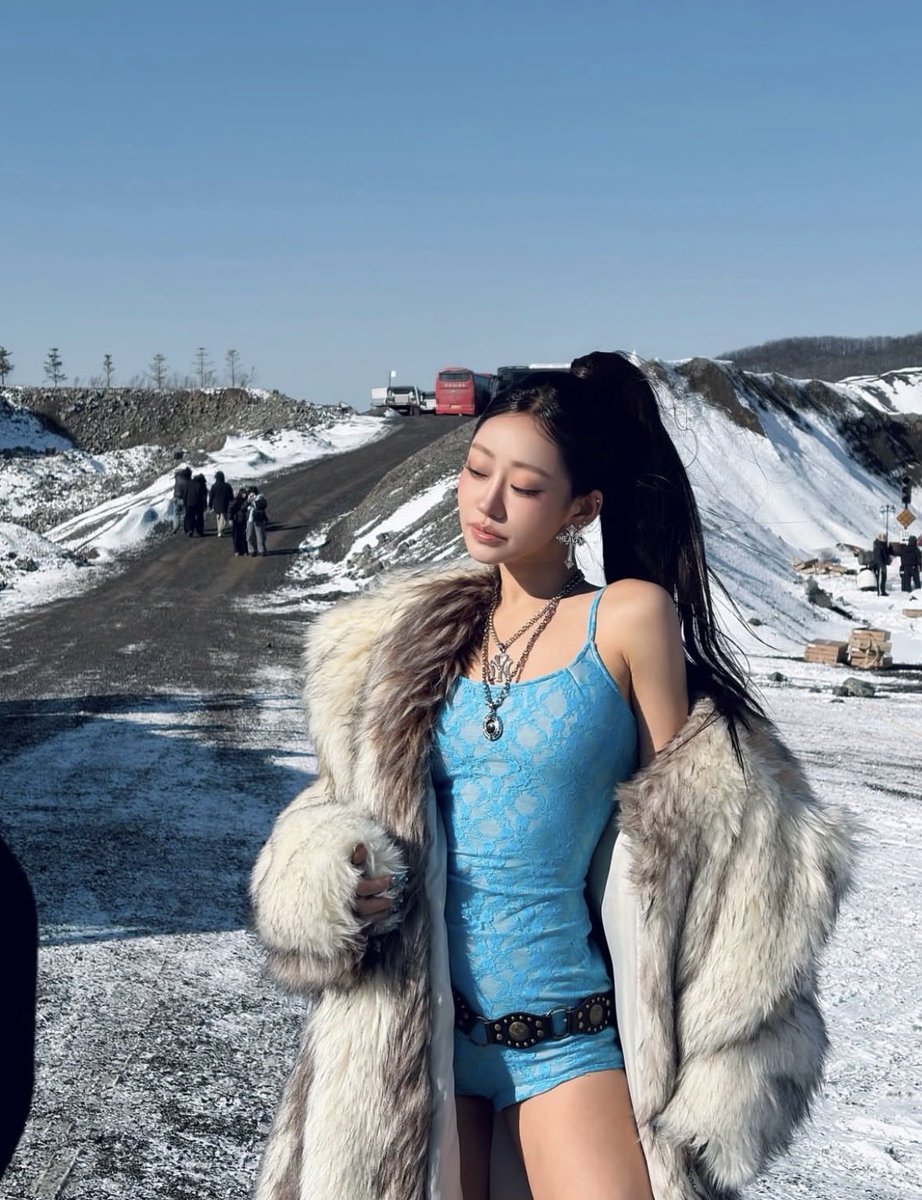 kissoficonz's tweet image. julie have a mercy please