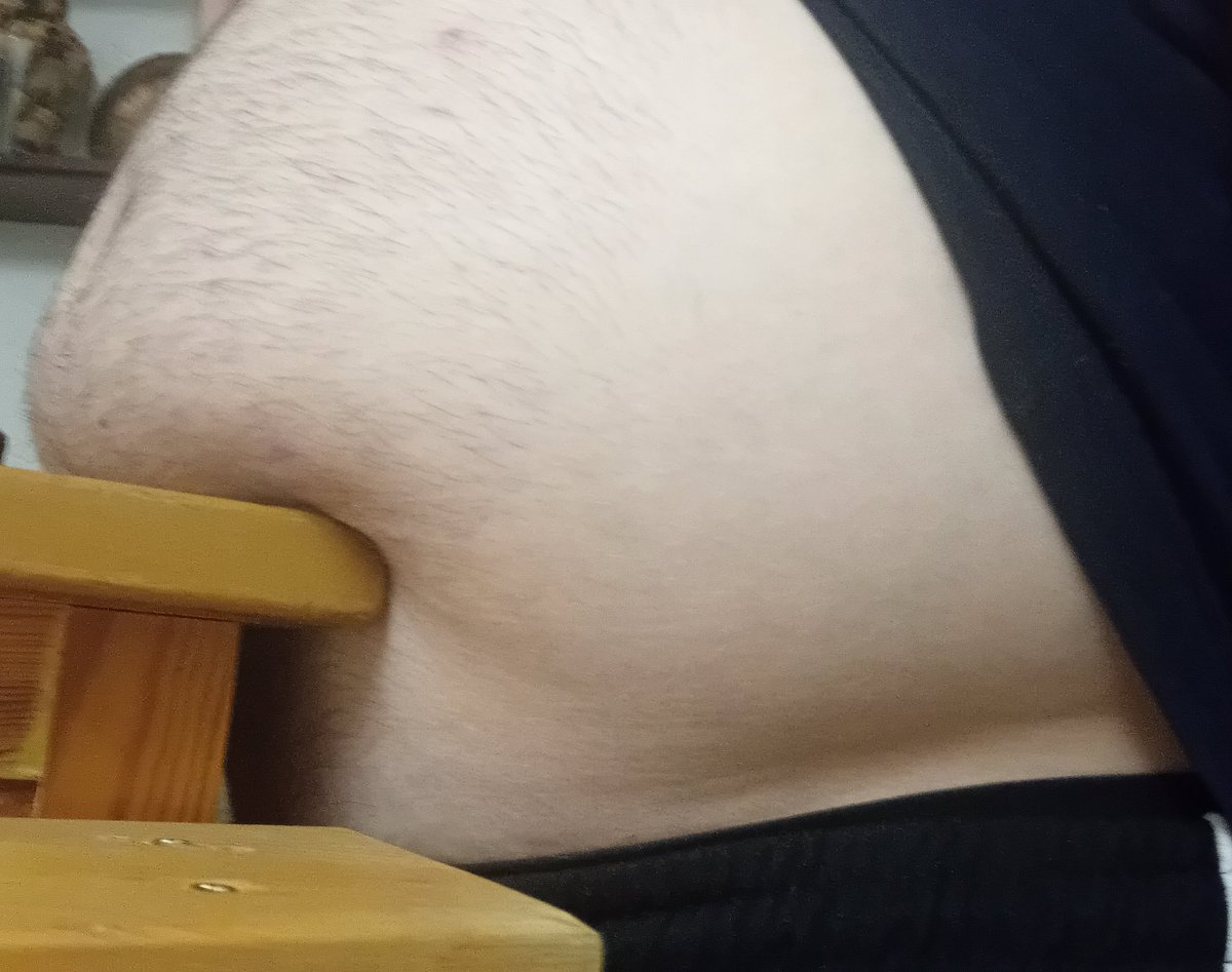 kuschelkarter's tweet photo. Big belly gives a hug to a furniture https://t.co/7rmd6ge5b2