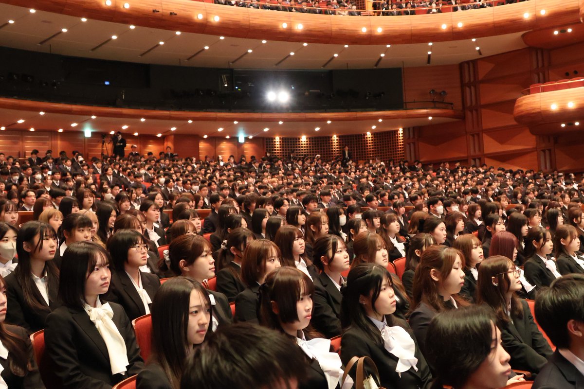 UOH_kohou's tweet photo. 2026年4月7日
『令和8年度 入学宣誓式』を挙行いたしました。
新入生のみなさま、ようこそ兵庫県立大学へ🌸
以下に、式典の様子を紹介します https://t.co/RYyMb93RWs