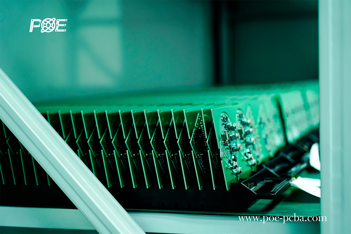 poe_pcba's tweet photo. One-stop PCBA isn’t “more steps”—it’s closing handoff gaps (PCBA→enclosure→wiring→test).
When steps are siloed, fit/alignment/cable routing issues show up at the end → rework + unit variation.
POE validates fit early with a sample box build.
#POE #PCBA #BoxBuild https://t.co/zdeL4mzEQJ